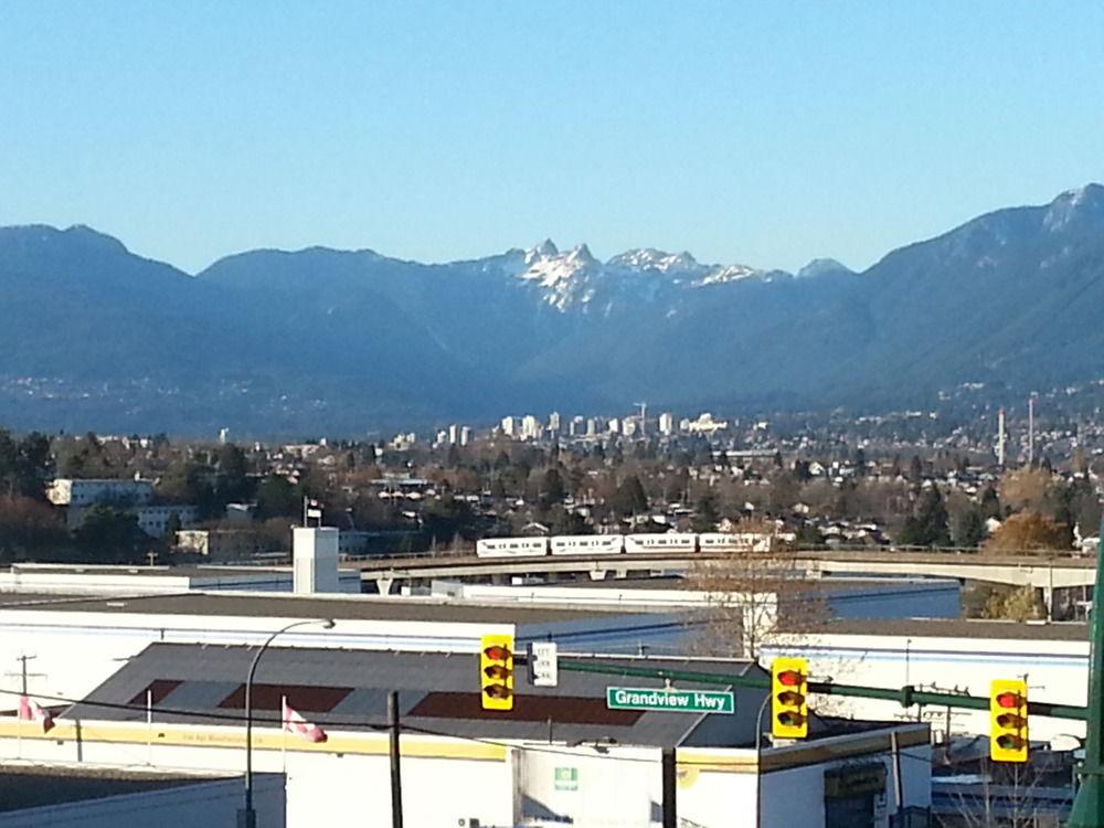 Coast Metro Vancouver Hotel Burnaby Esterno foto