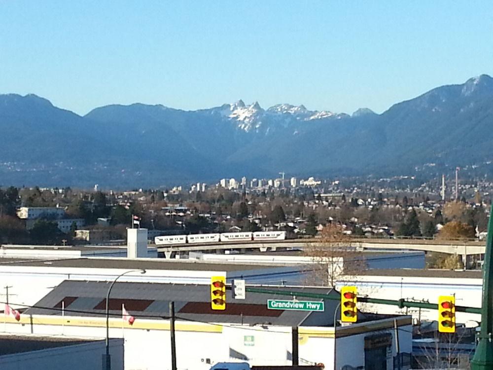 Coast Metro Vancouver Hotel Burnaby Esterno foto