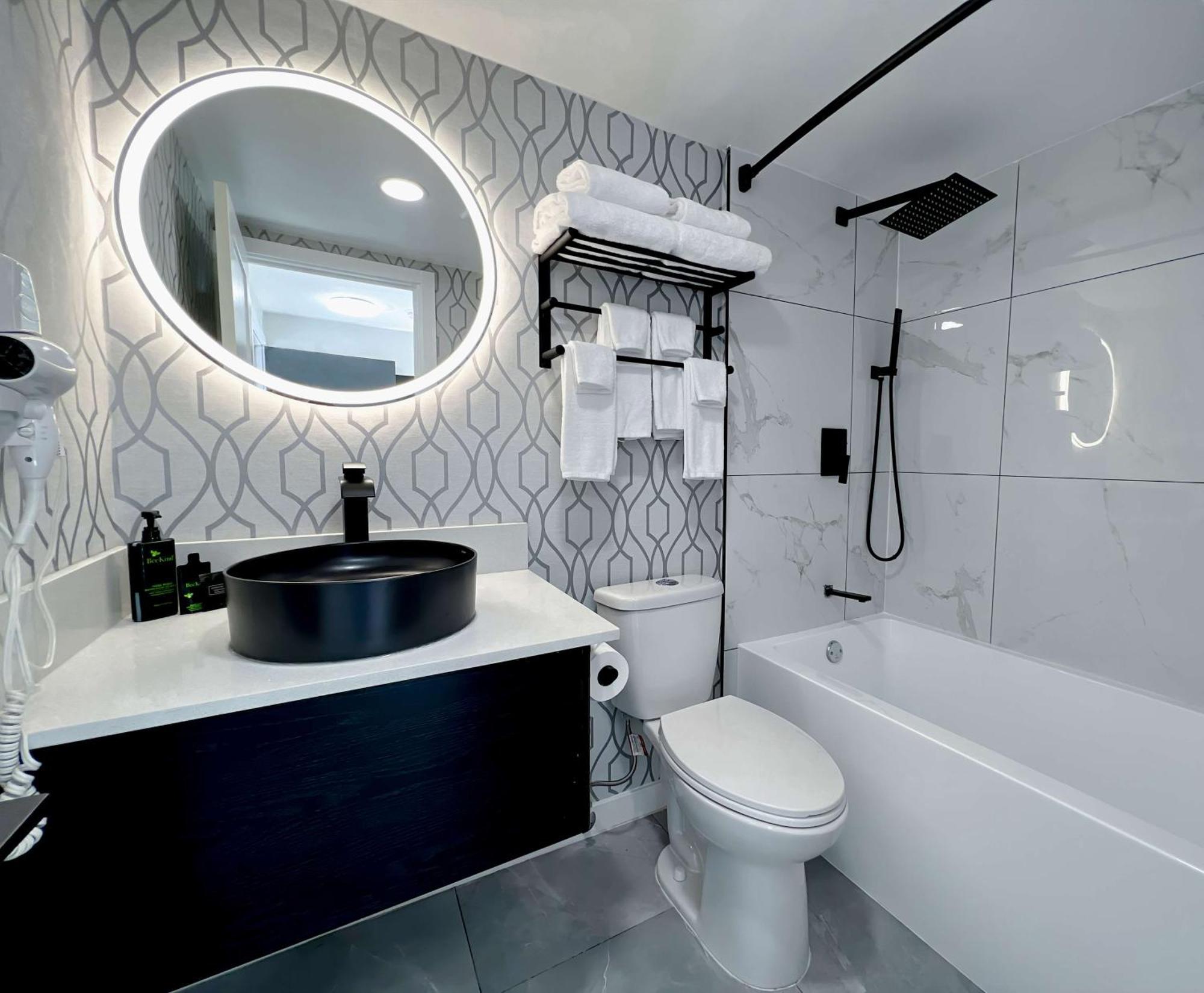 Coast Metro Vancouver Hotel Burnaby Esterno foto